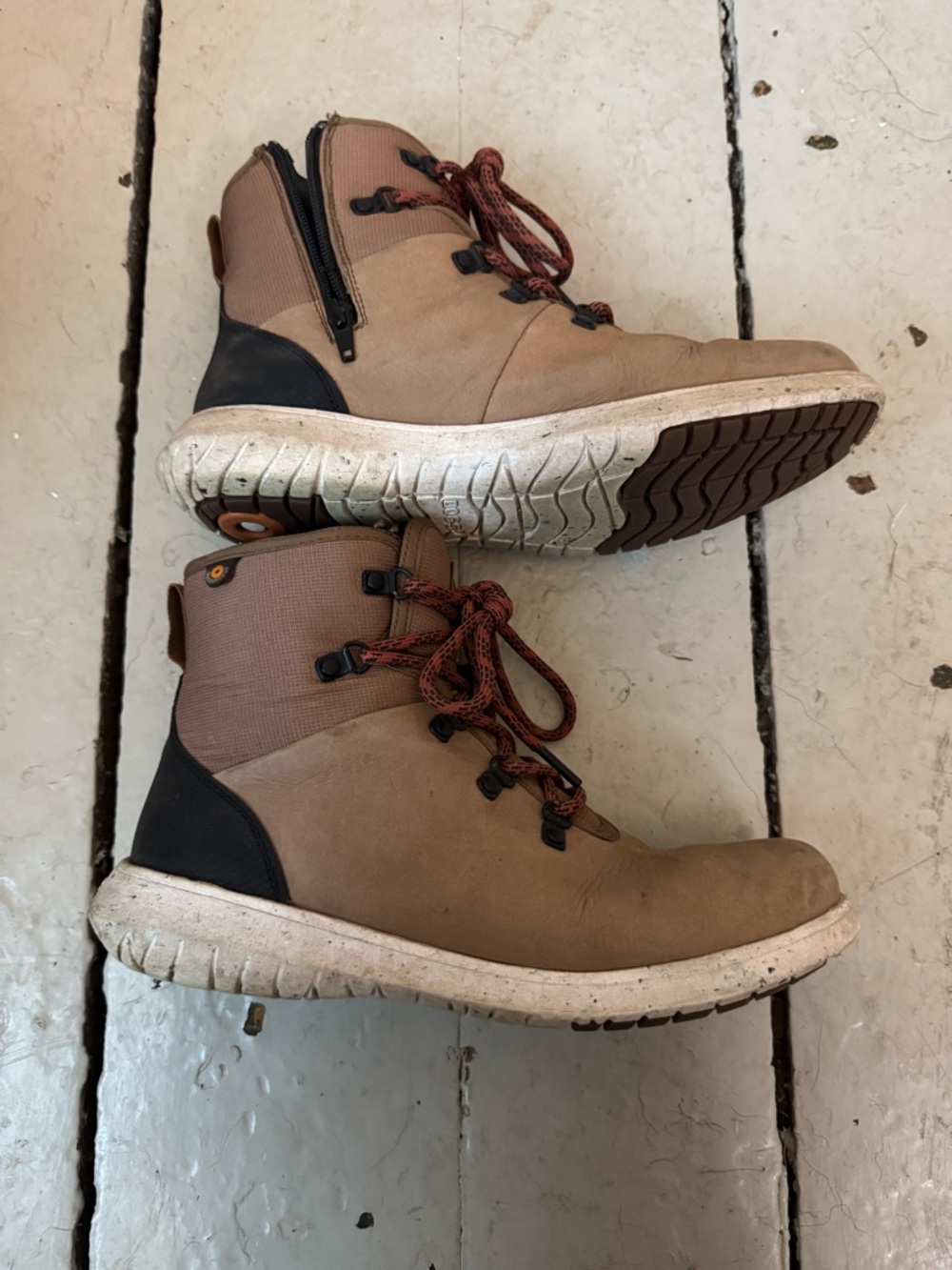 Bogs Women's Tan and Black Lace-Up Boots